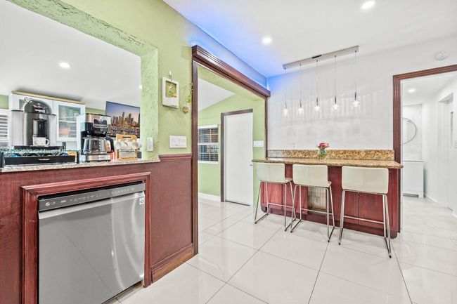 6800 Sw 26 Th St, House other with 2 bedrooms, 3 bathrooms and null parking in Miramar FL | Image 9