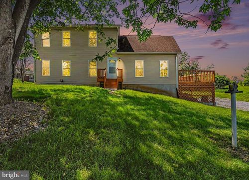 372 Kerrsville Rd, CARLISLE, PA, 17015-9438 | Card Image