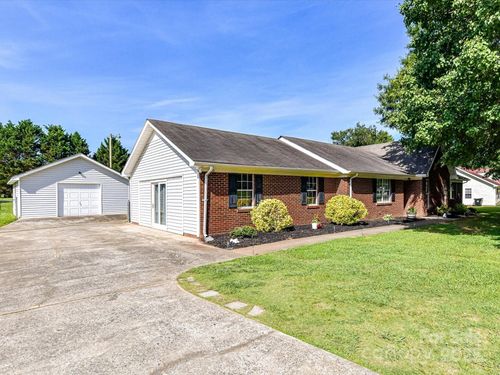 5105 Hampton Meadows Rd, Monroe, NC, 28110-9352 | Card Image