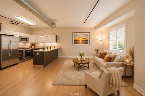 645 W 9th St, Los Angeles, CA, 90015-1640 | Card Image