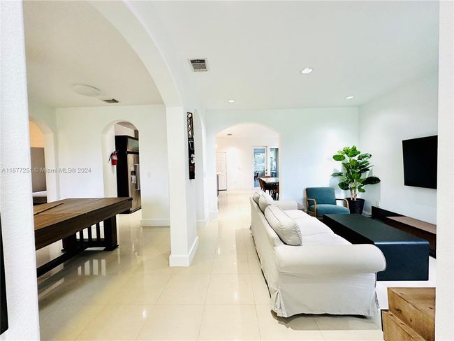 10886 Sw 242 Nd St, House other with 4 bedrooms, 2 bathrooms and null parking in Homestead FL | Image 5