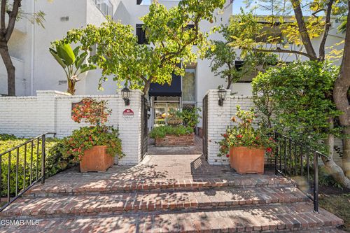 301-4950 Louise Ave, Encino, CA, 91316-3914 | Card Image