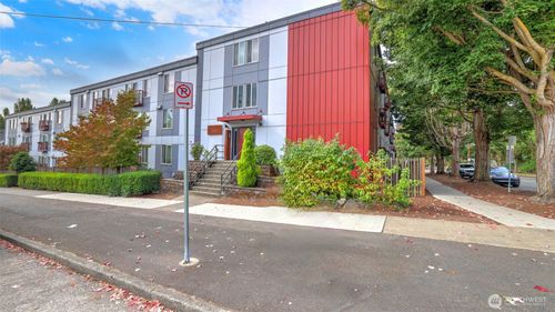 3661 Phinney Ave N, Seattle, WA, 98103-8565 | Card Image
