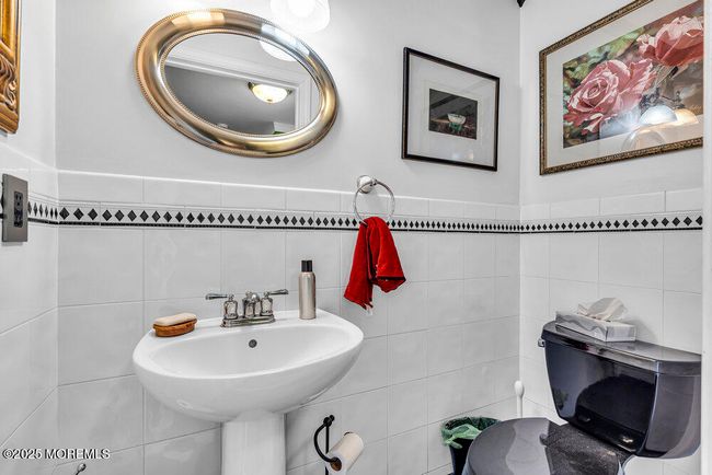 1/2 bath | Image 20