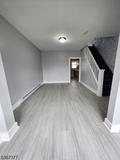 1-1009 Oak St, Roselle, NJ, 07203-2052 | Card Image