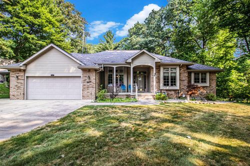 15172 Oakwood Dr, Big Rapids, MI, 49307-9255 | Card Image