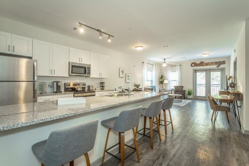 804 Riverfront Pkwy, CHATTANOOGA, TN, 37402-1633 | Card Image