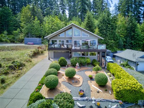 5633 6th St, Union Bay, BC, V0R3B0 | Card Image