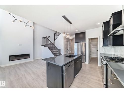 9411 Pear Cres Sw, Edmonton, AB, T6X2Z4 | Card Image