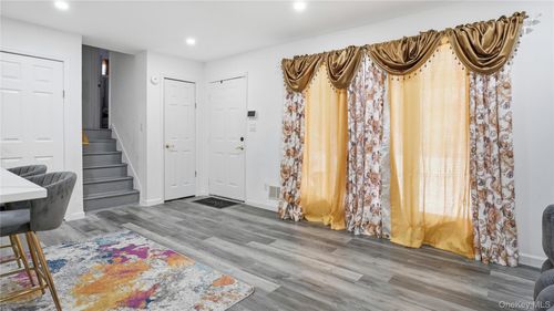 8 Myrtle Ave, Brentwood, NY, 11717-1611 | Card Image