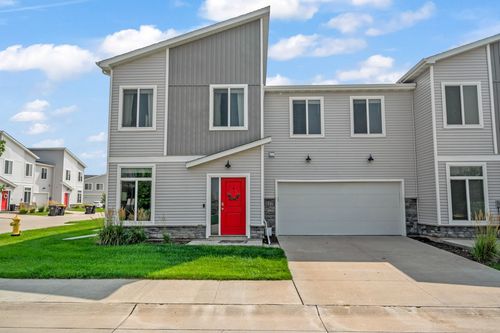 327 Ne Quail Dr, Waukee, IA, 50263-6603 | Card Image