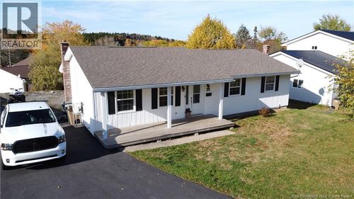 24 Sandalwood Cres, Saint John, NB, E2M5L3 | Card Image