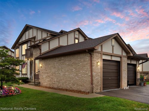 953 Country Club Dr, Saint Clair Shores, MI, 48082-2932 | Card Image