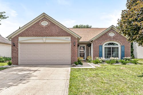 6732 Dorchester Dr, Zionsville, IN, 46077-9162 | Card Image