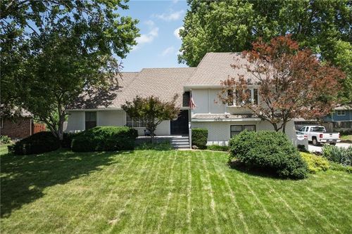 16516 E George Franklyn Dr, Independence, MO, 64055-3815 | Card Image