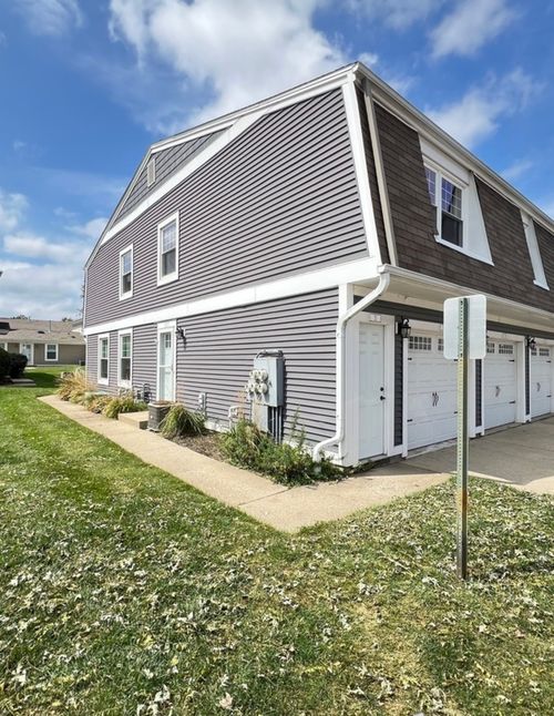 358 Farmingdale Cir, Vernon Hills, IL, 60061-1910 | Card Image