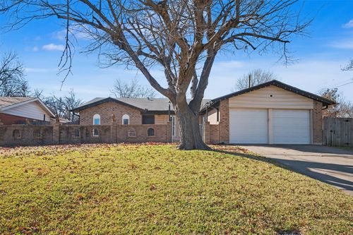 2002 Cottie Ln, Arlington, TX, 76010-4752 | Card Image