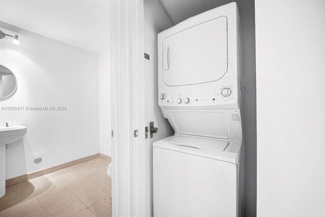 APT-806 - 1050 Brickell Ave, Condo with 1 bedrooms, 2 bathrooms and null parking in Miami FL | Image 16
