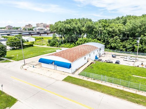 1005 Commercial St, Waterloo, IA, 50702-1031 | Card Image