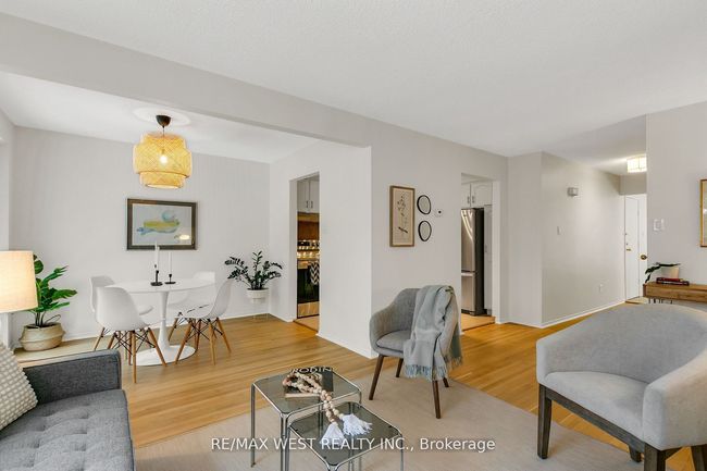 81 - 60 Hanson Rd, Condo with 3 bedrooms, 3 bathrooms and 1 parking in Mississauga ON | Image 4