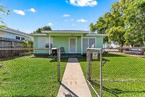 4827 Avenue Q 1/2, Galveston, TX, 77551-5266 | Card Image