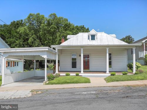 215 Shenandoah Ave, Edinburg, VA, 22824-9135 | Card Image