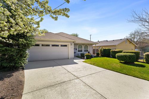 165 Nw Midland Ave, Grants Pass, OR, 97526-1267 | Card Image