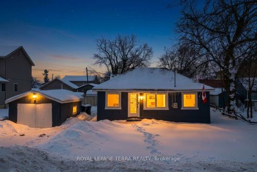 999 Ewart St, Belle Ewart, ON, L0L1W0 | Card Image