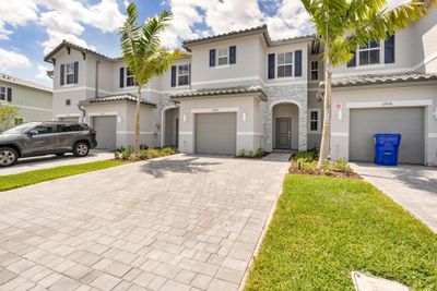 11924 Nw 46th Street, Townhouse with 3 bedrooms, 2 bathrooms and null parking in Coral Springs FL | Image 2