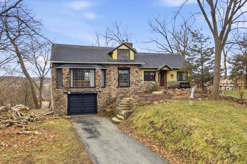 1576 Highland Ave, Hubertus, WI, 53033-9418 | Card Image