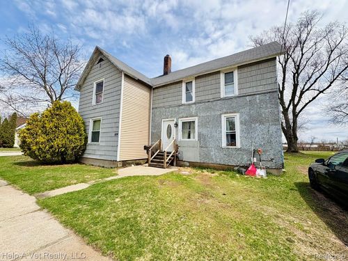606 Bond St, Cadillac, MI, 49601-1507 | Card Image