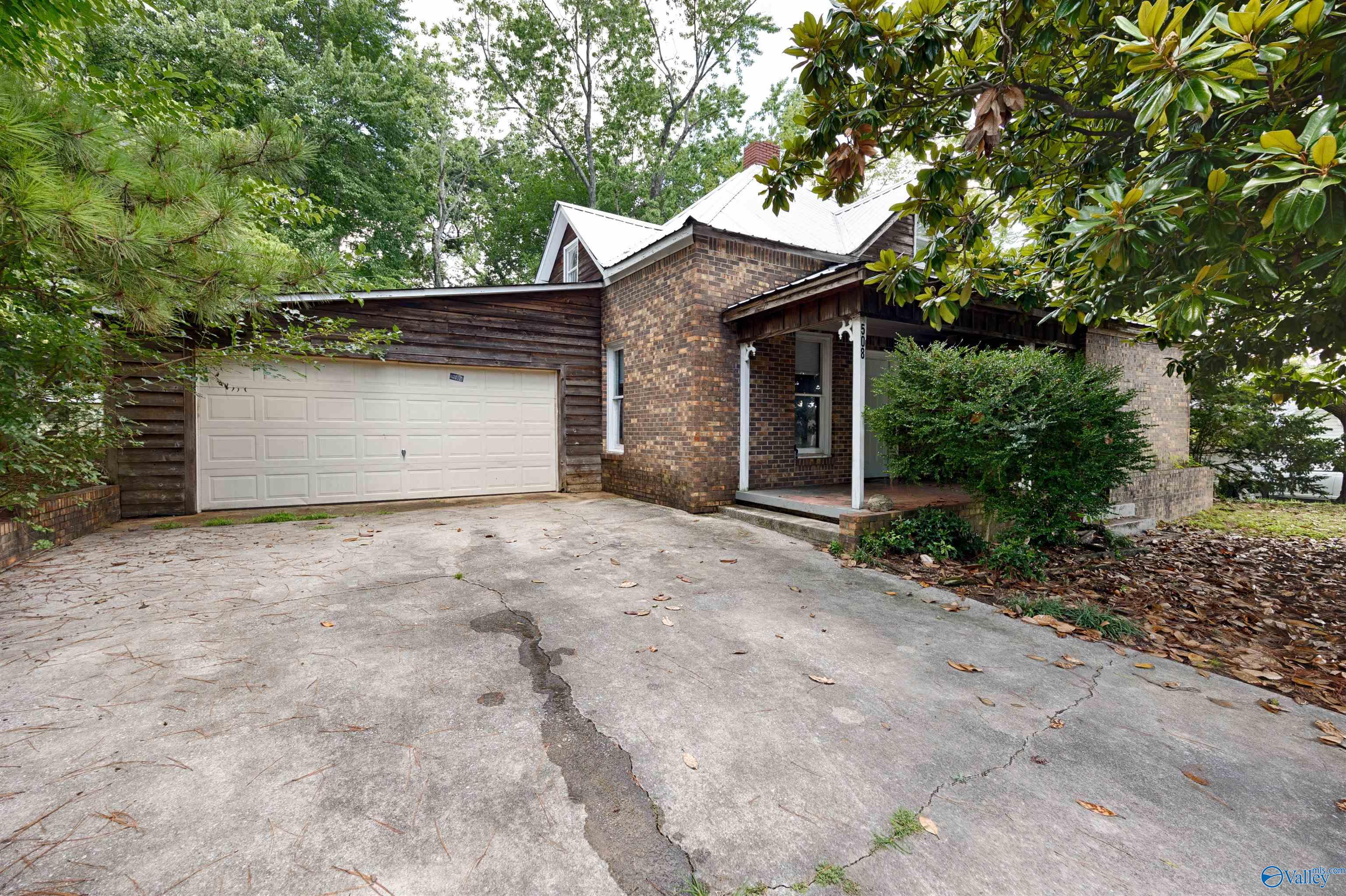 4th St, Athens, AL 35611