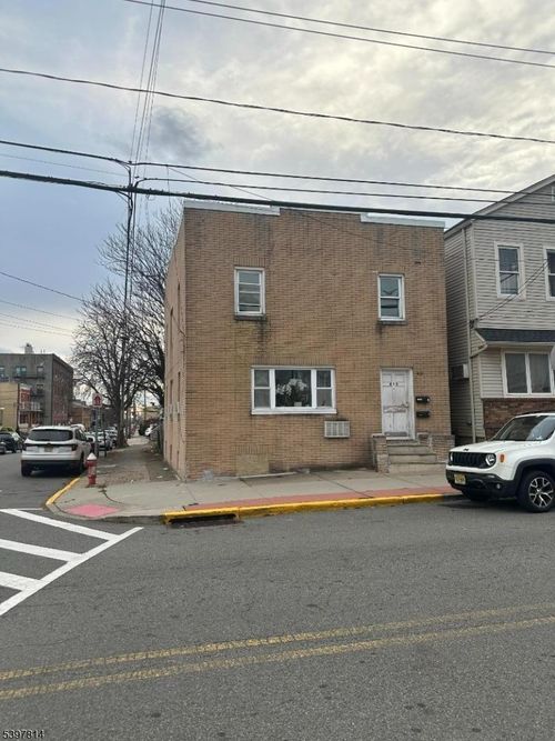 410 Cliff St, Fairview, NJ, 07022-1212 | Card Image