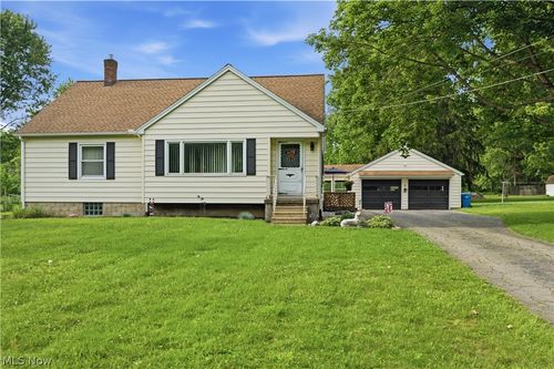 8225 Kenyon Dr Se, Warren, OH, 44484-3022 | Card Image