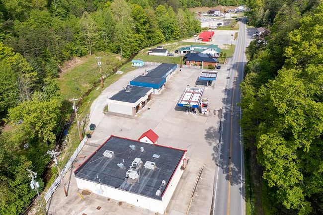 3256 Blacklog Rd, Home with 0 bedrooms, 2 bathrooms and null parking in Inez KY | Image 5