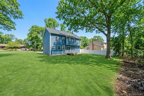 512 Starlight Dr, Shirley, NY, 11967-1105 | Card Image