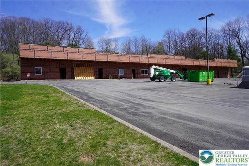 317 Blue Valley Dr, Bangor, PA, 18013-1526 | Card Image