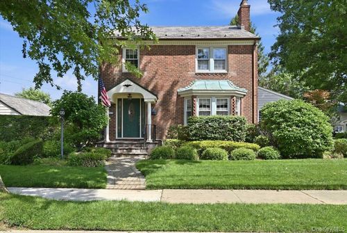225 Crocus Ave, Floral Park, NY, 11001-2330 | Card Image