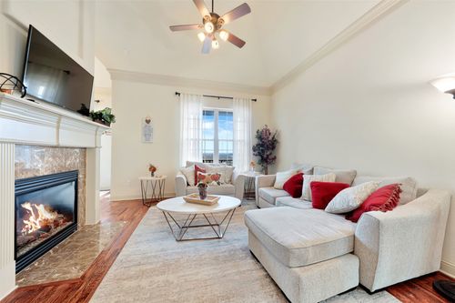 571 Rockingham Dr, Irving, TX, 75063-8063 | Card Image