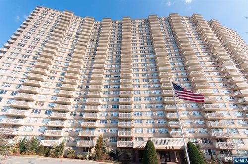 555 North Ave, Fort Lee, NJ, 07024-2404 | Card Image