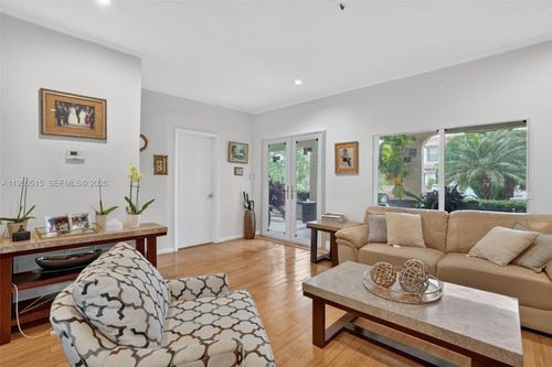 1649 Sw 11th Ter, MIAMI, FL, 33135-5317 | Card Image