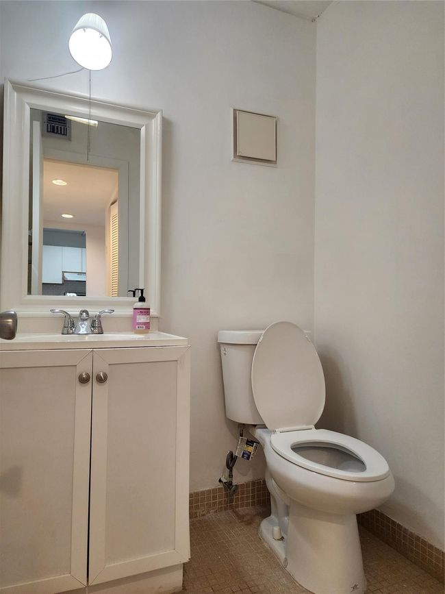 APT-211 - 3341 Nw 47 Th Ter, Condo with 1 bedrooms, 2 bathrooms and null parking in Lauderdale Lakes FL | Image 19