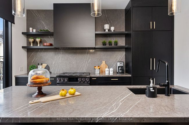 102 Ulster St, House attached with 4 bedrooms, 5 bathrooms and 1 parking in Toronto ON | Image 19