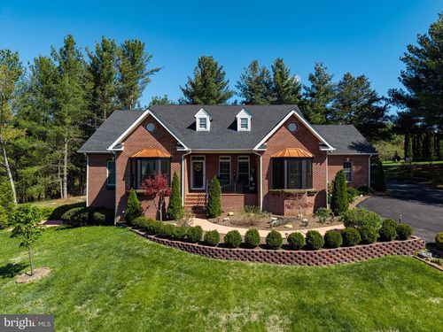 40 Birdsong Ln, Edinburg, VA, 22824-3518 | Card Image