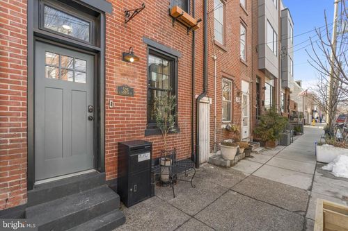 526 E Thompson St, PHILADELPHIA, PA, 19125-3310 | Card Image