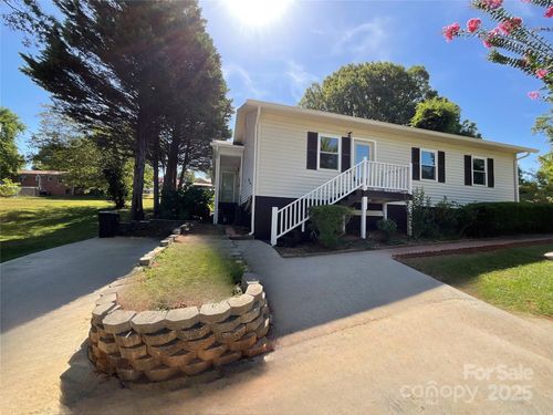106 N Tracy St, Kings Mountain, NC, 28086-2943 | Card Image