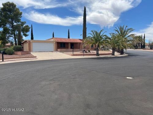 132 E La Espina, Green Valley, AZ, 85614 | Card Image