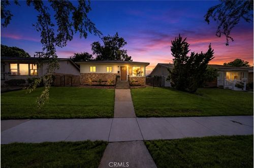 946 Cedar St, Corona, CA, 92879-2307 | Card Image