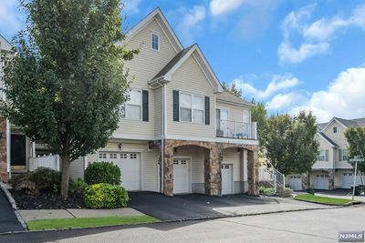 163 Terrace Court, Home with 2 bedrooms, 3 bathrooms and null parking in Pompton Lakes NJ | Image 2