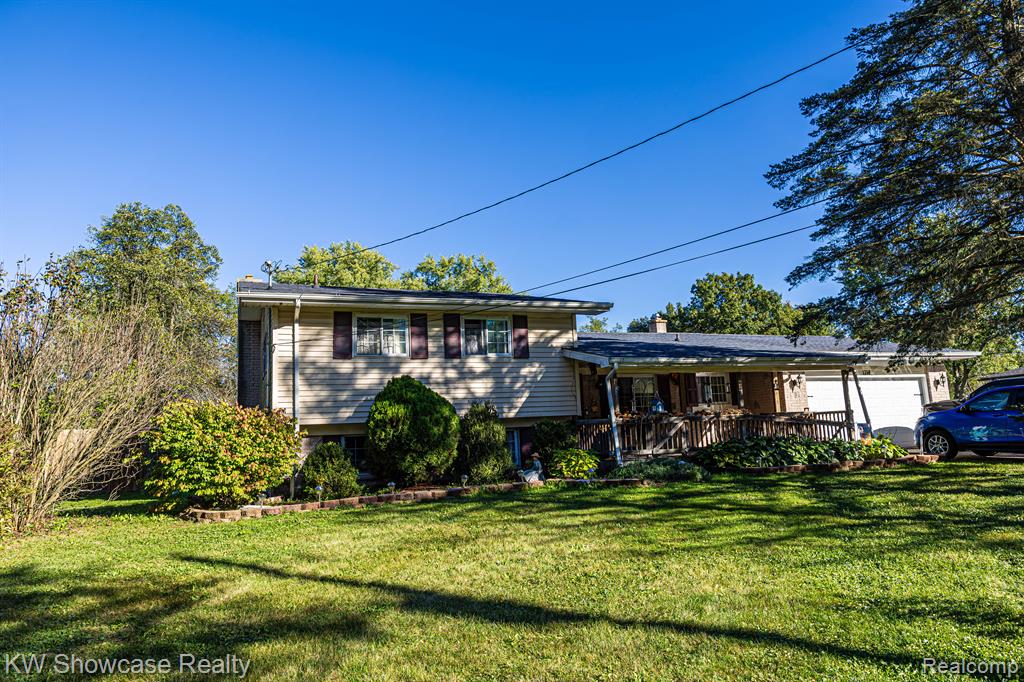 Iva St, Burton, MI 48509